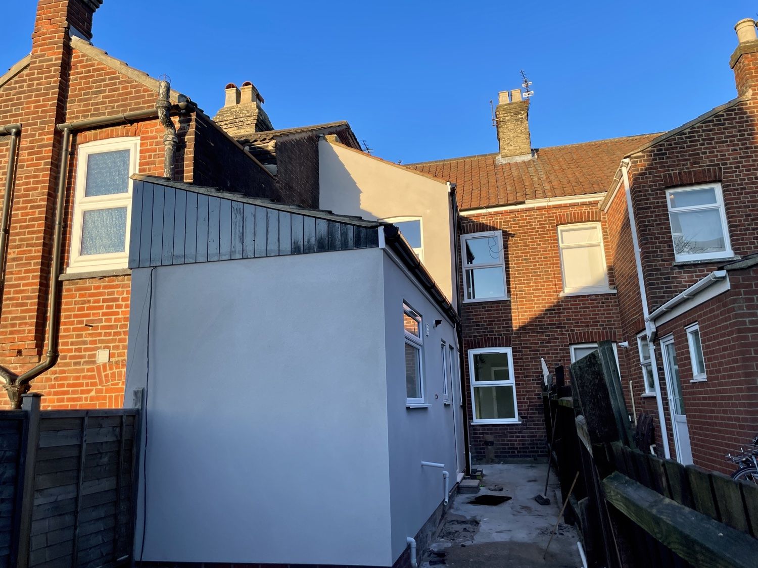 Rear extension after K Rend rendering: smooth light grey render